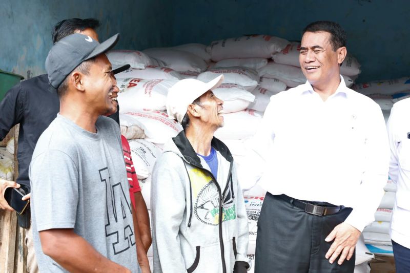 mentan-pemerintah-pusat-siap-serap-hasil-panen-kedelai