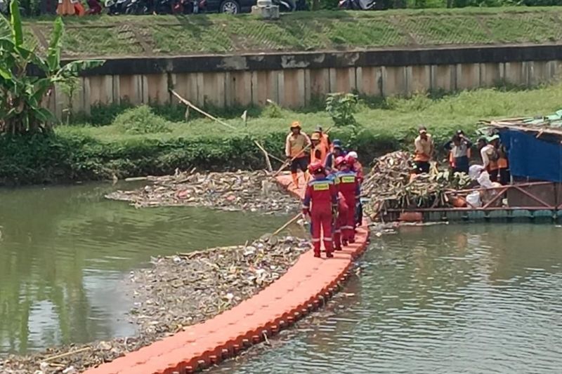 jasad-pria-ditemukan-petugas-kebersihan-di-jakarta-utara