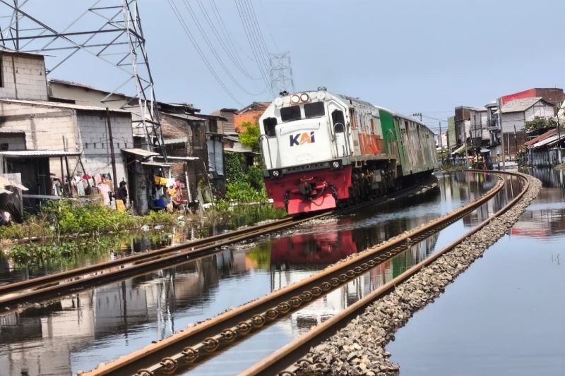 dua-ka-di-jember-mulai-dapat-melintas-jalur-rel-semarang-pacsabanjir
