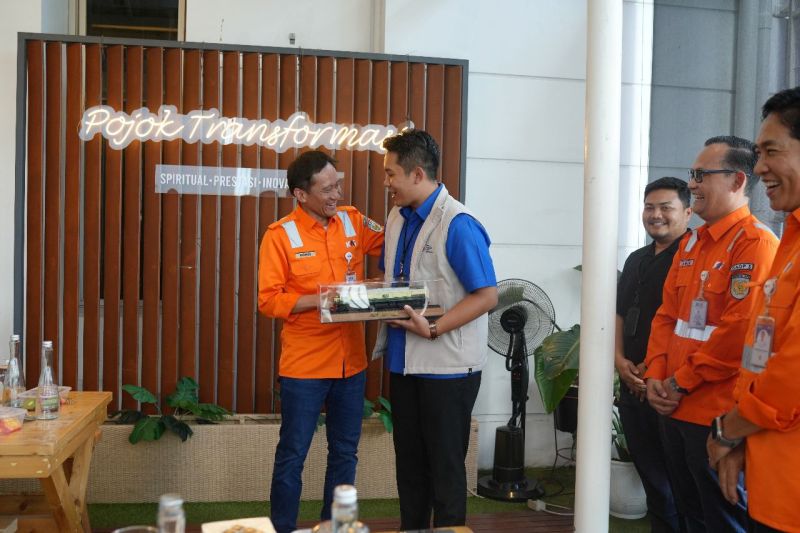 Dirut KAI Kunjungi Penumpang KA Purwojaya, Wujud Kepedulian dan Komitmen untuk Terus Tingkatkan Pelayanan