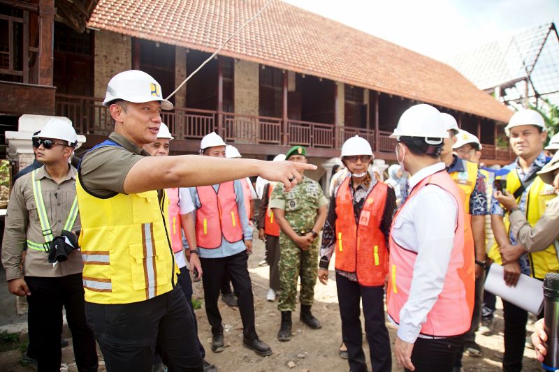 menko-ahy-tinjau-revitalisasi-pasar-induk-banyuwangi