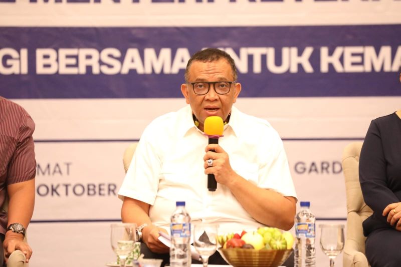 wamenaker-dan-serikat-pekerja-bahas-formula-baru-upah-minimum
