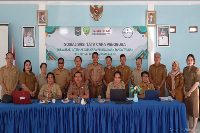 Diskominfo Bartim dampingi Kecamatan Awang sosialisasikan cara gunakan TTE