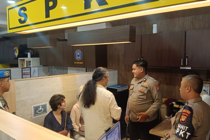 polisi-temukan-telepon-seluler-wna-rusia-yang-tertinggal-di-taksi