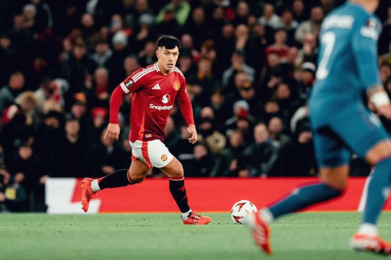 Carrick pastikan Lisandro Martinez masih absen hadapi Newcastle