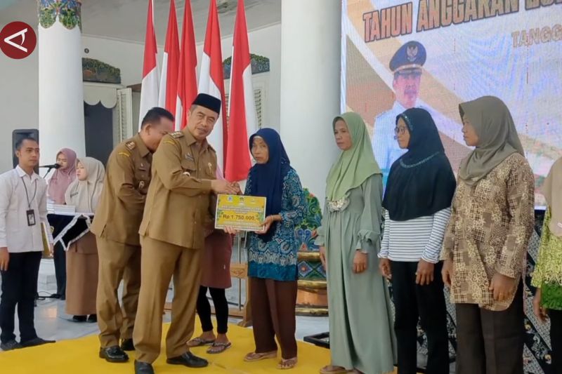 pemkab-madiun-salurkan-blt-bagi-ribuan-buruh-rokok-dan-petani-tembakau