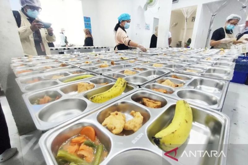 polisi-dalami-dugaan-ompreng-mbg-palsu-di-jakut