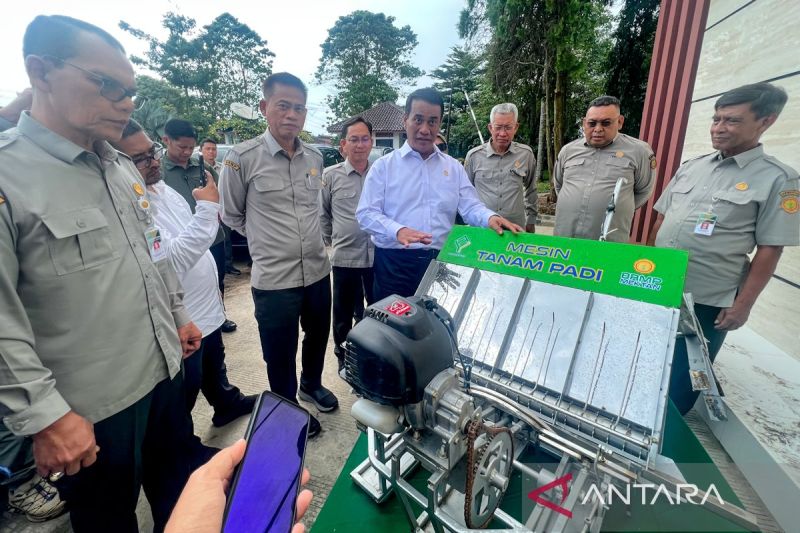 kementan-kembangkan-alat-pertanian-otonom-berbasis-baterai-robotik