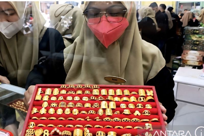 emas-antam-sabtu-ini-anjlok-rp50000-ke-angka-rp2348-jutagram