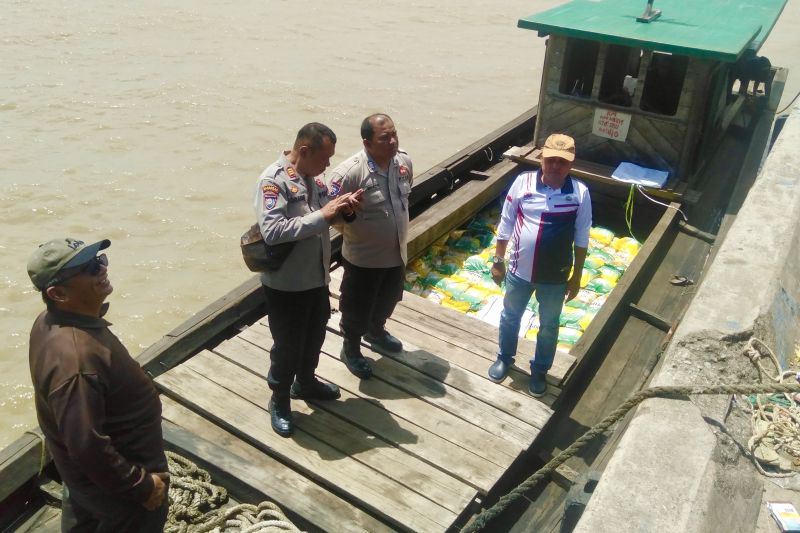 bulog-batam-salurkan-2458-persen-dari-target-penjualan-beras-sphp