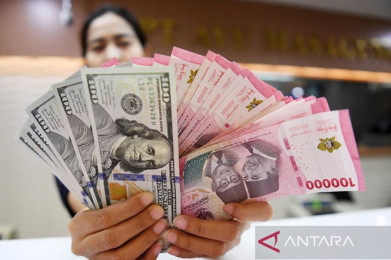 rupiah-pada-kamis-pagi-menguat-jadi-rp16699-per-dolar-as