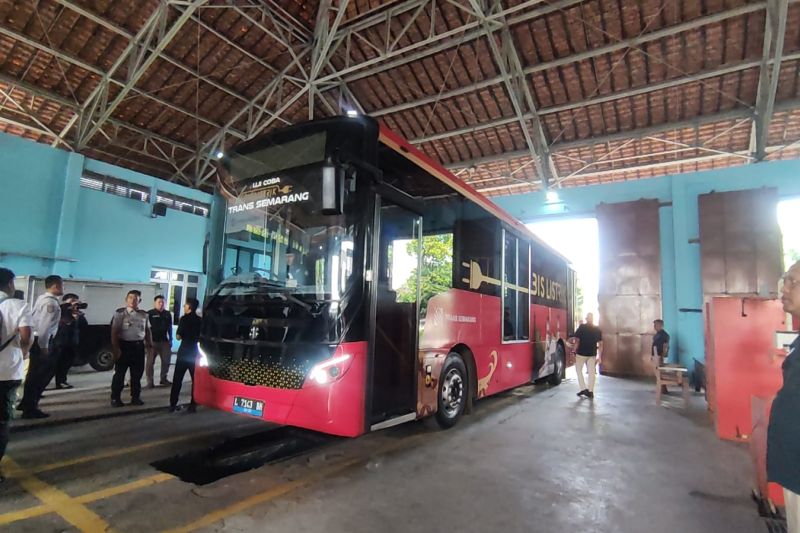 pemkot-semarang-rencanakan-bus-listrik-satu-koridor-pada-2026