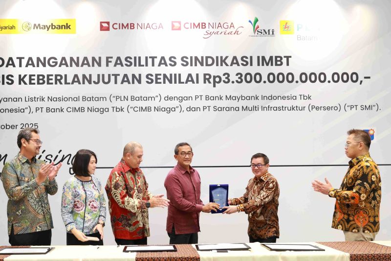 maybank-salurkan-fasilitas-pembiayaan-syariah-rp11-t-bagi-pltgu-batam