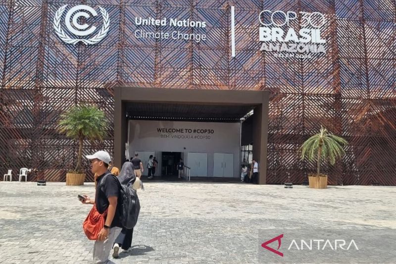 Demonstran adat serbu COP30, bentrok dengan staf keamanan PBB