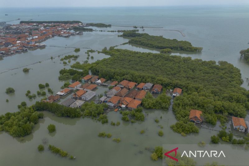 BMKG: Waspada cuaca panas, hujan petir, hingga banjir rob pada Jumat