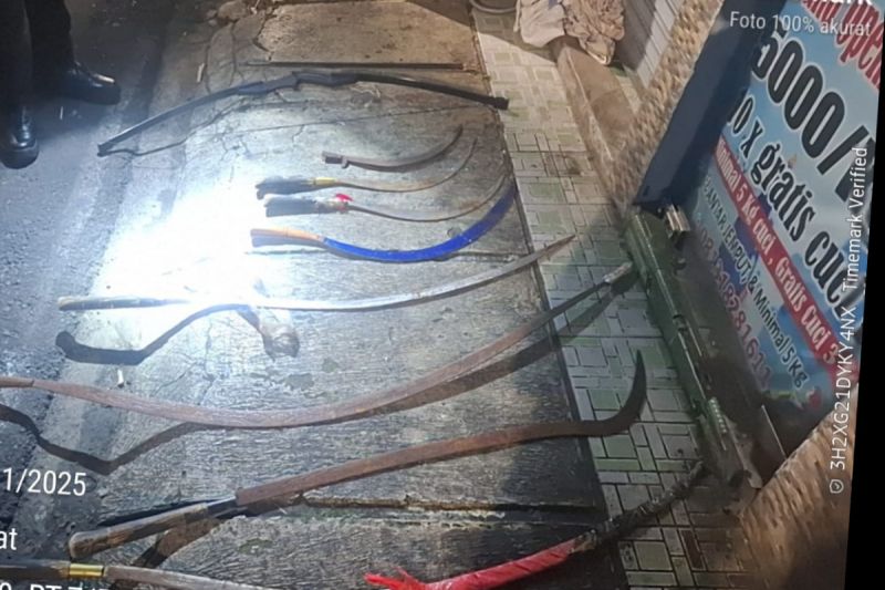 lima-pemuda-hendak-tawuran-ditangkap-di-johar-baru