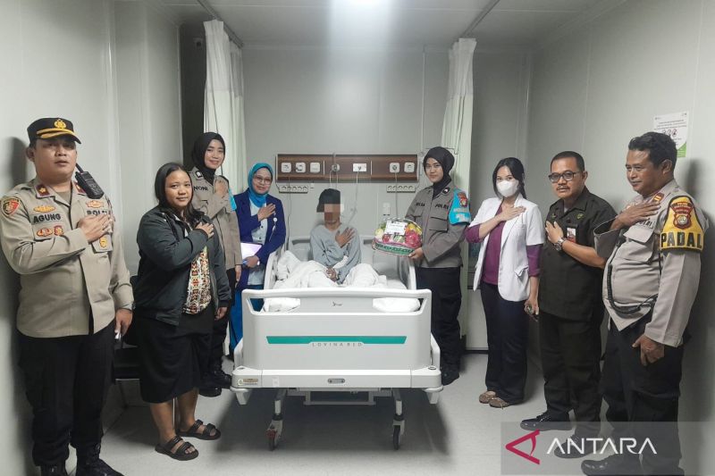 polres-jakpus-dampingi-korban-ledakan-sman-72-di-rs-cempaka-putih