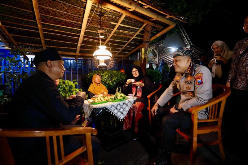 festival-ngopi-sepuluh-ewu-di-banyuwangi-dipadati-ribuan-warga