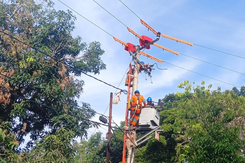 pln-mengimbau-masyarakat-tetap-waspada-hadapi-musim-hujan