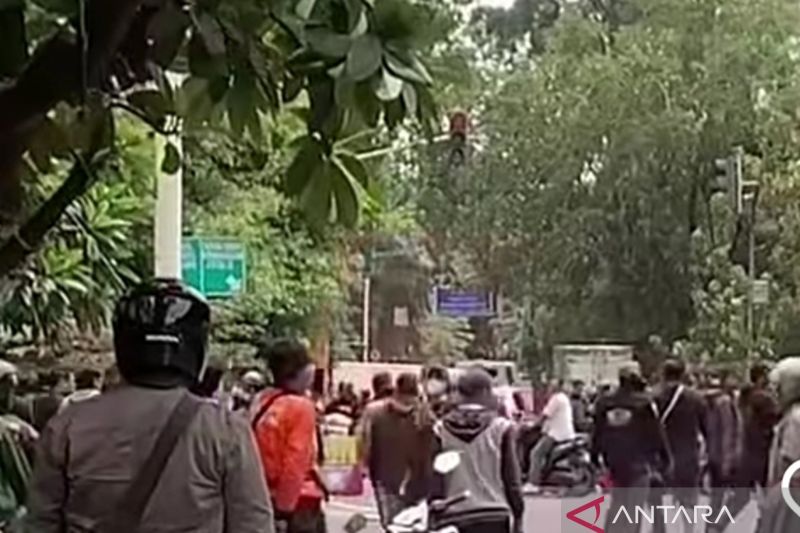 bentrokan-antara-ormas-dan-penagih-utang-terjadi-di-cengkareng-jakbar