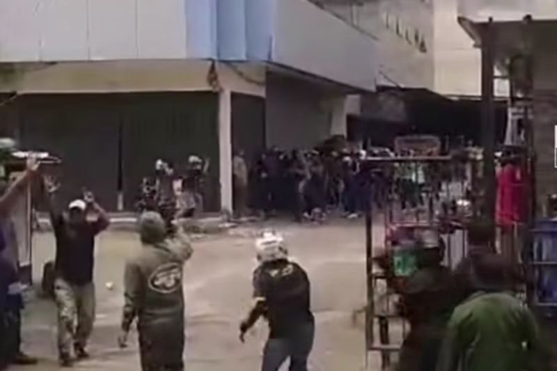 polisi-mediasi-konflik-antara-ormas-dan-penagih-utang-di-jakbar