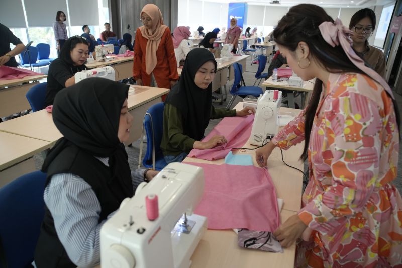 program-kartini-dorong-kemandirian-ekonomi-keluarga-pengemudi-taksi