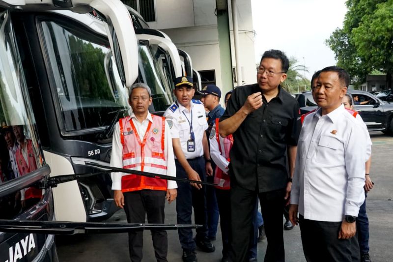 kemenhub-rampcheck-bus-di-bekasi-demi-angkutan-aman-natal-tahun-baru
