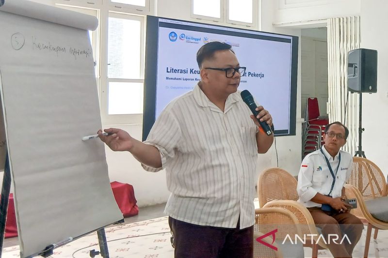 akademisi-dorong-pekerja-pahami-laporan-keuangan-untuk-negosiasi-upah