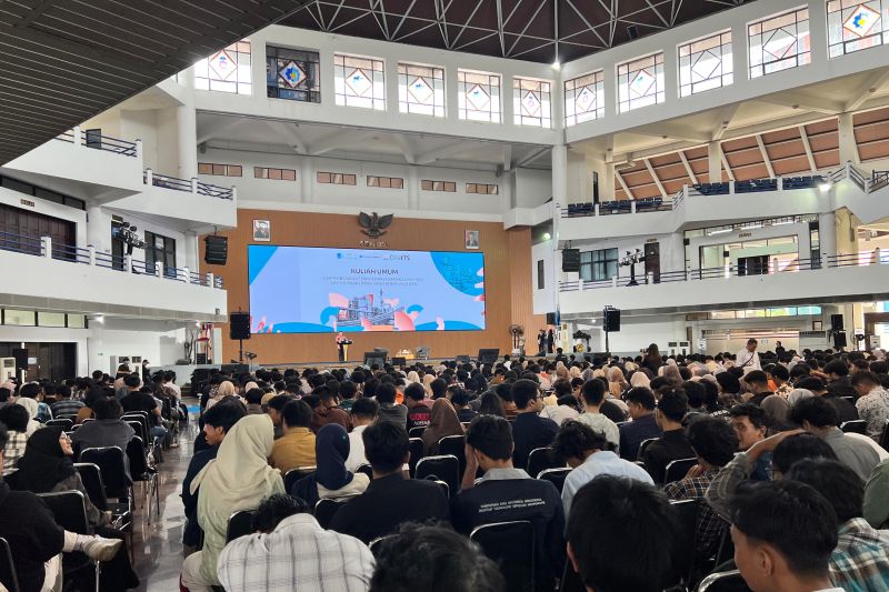 tony-wenas-ajak-mahasiswa-its-pahami-pertambangan-berkelanjutan