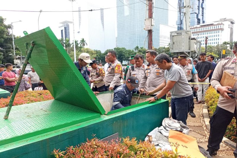 petugas-operator-kontrol-air-mancur-patung-kuda-ditemukan-tewas