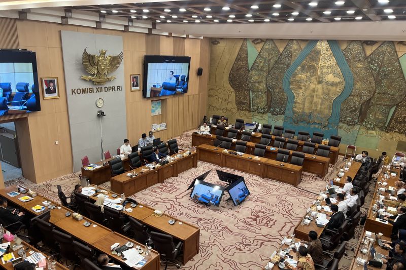 esdm-akan-kurangi-produksi-batu-bara-pada-2026-untuk-naikkan-harga