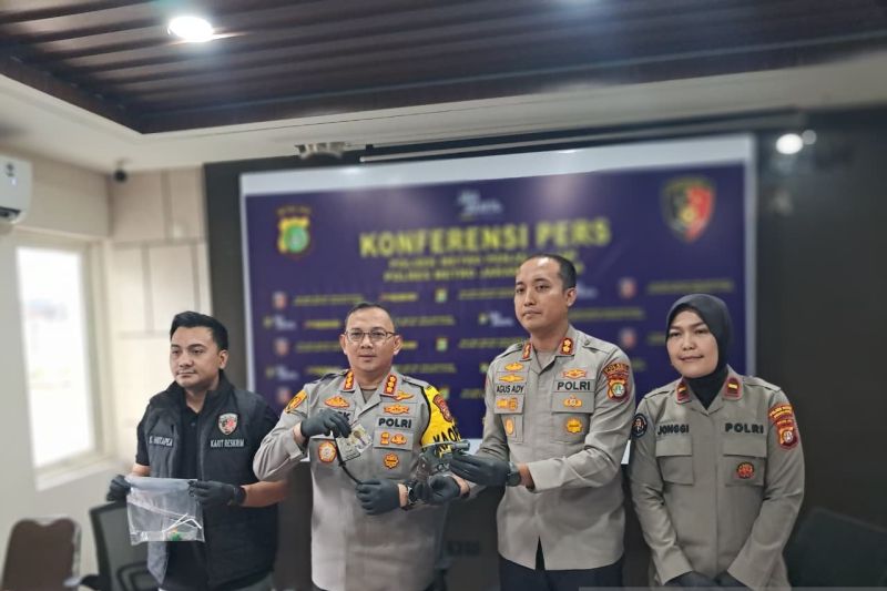 polisi-gadungan-akui-beli-pistol-dan-buat-id-palsu-sebelum-beraksi
