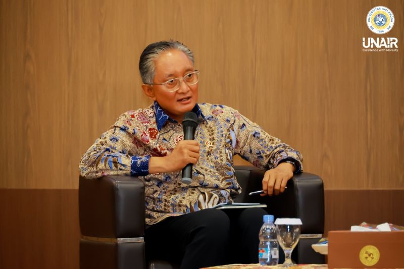 menteri-pu-memaparkan-arah-baru-infrastruktur-di-unair-surabaya