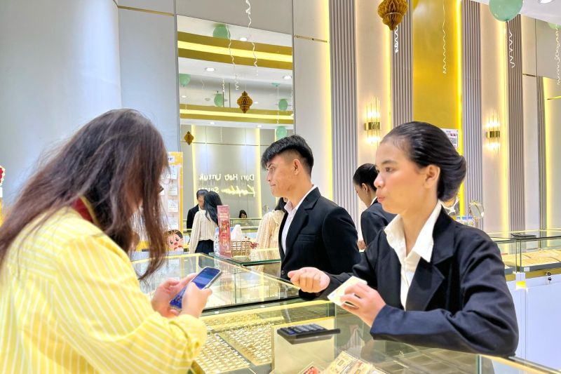 hrta-penjualan-emas-murni-tembus-1479-ton-hingga-kuartal-iii-2025