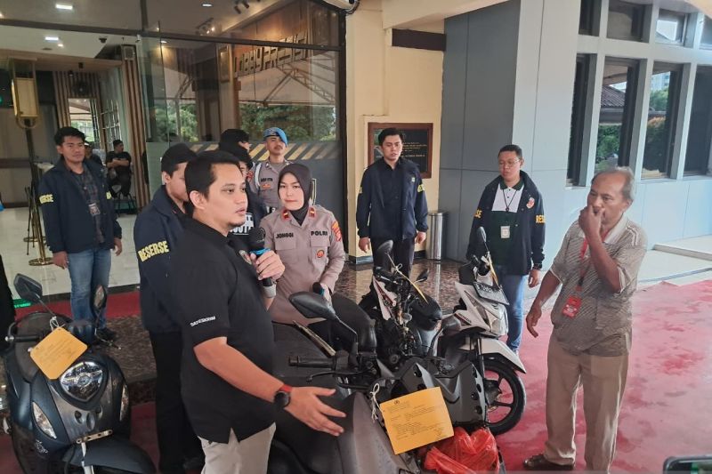 polres-jakut-kembalikan-motor-warga-yang-dicuri-komplotan-curanmor
