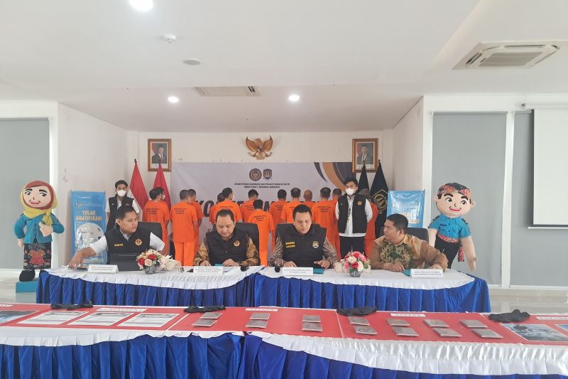 imigrasi-jakut-tangkap-14-wna-china-yang-jadi-buruh-di-kelapa-gading