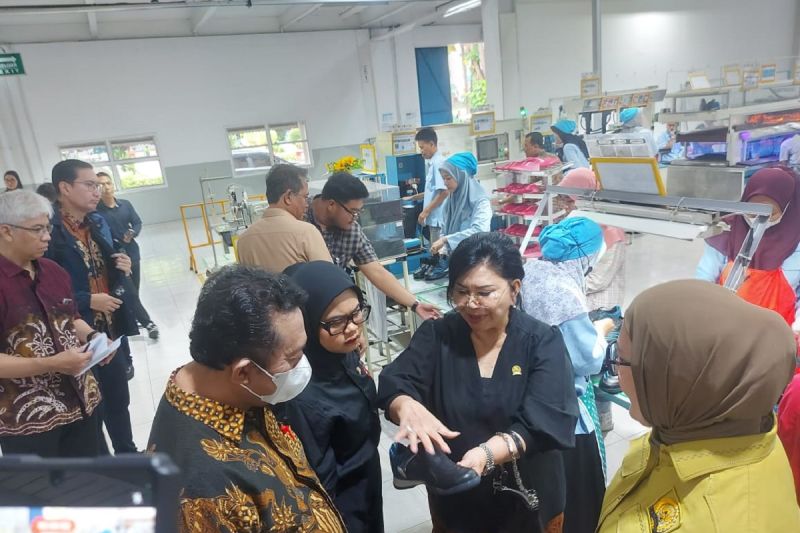 kemenperin-industri-alas-kaki-hingga-kuartal-ketiga-naik-487-persen