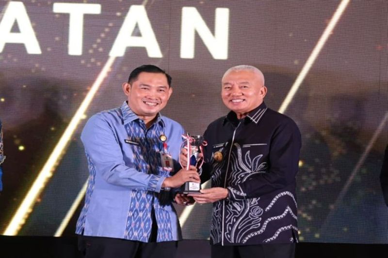 Tanah Bumbu wins six awards in health