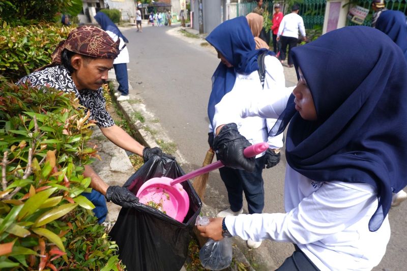 peruri-hadirkan-solusi-sampah-berbasis-pemberdayaan-irt-di-karawang