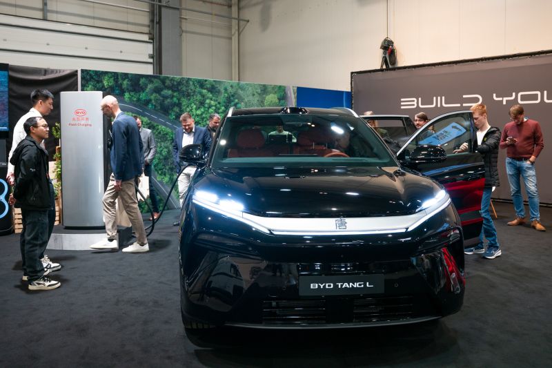 menilik-ajang-e-salon-yang-dibuka-untuk-umum-di-praha-republik-ceko