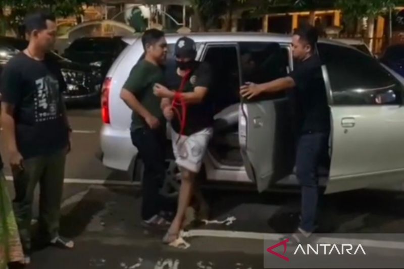 polda-metro-jaya-tangkap-polisi-gadungan-yang-curi-mobil-di-jaktim