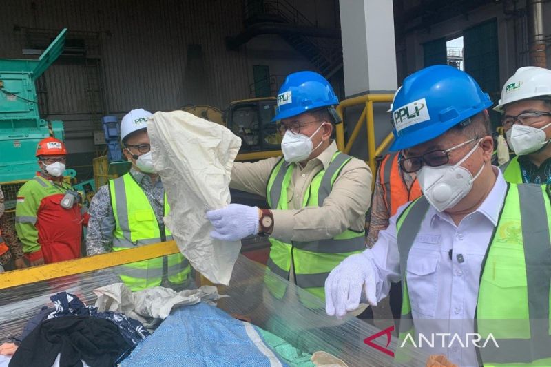 ekonomi-sepekan-pemusnahan-baju-bekas-impor-sampai-transaksi-daring