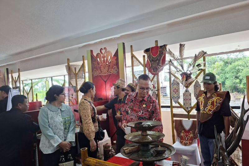pemkab-bengkayang-gelar-pameran-produk-unggulan-jelang-api-award-2025