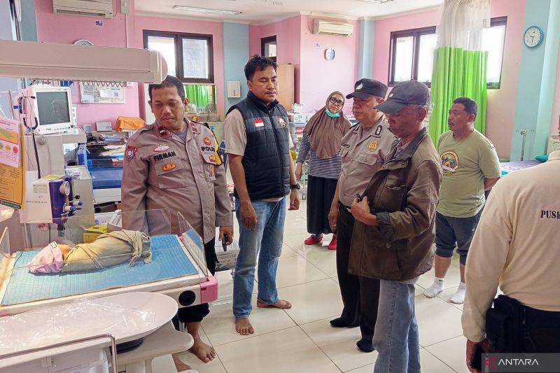 warga-cipayung-digegerkan-penemuan-bayi-di-pembuangan-sampah