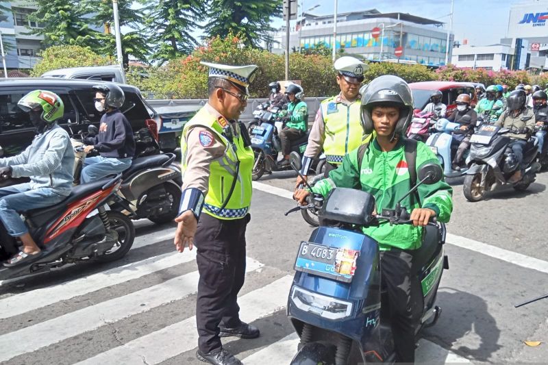 pemotor-tutup-pelat-nomor-jadi-pelanggaran-paling-banyak-di-jakbar