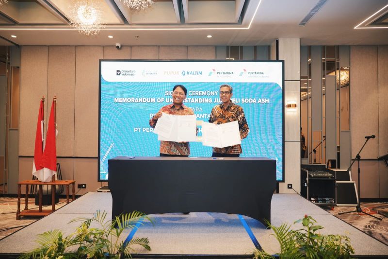 pertamina-petrochemical-trading-pupuk-kaltim-perkuat-industri-soda-ash