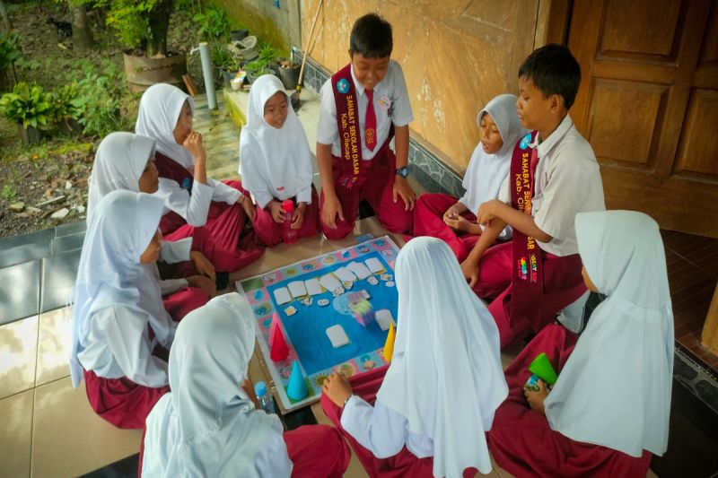 Meningkatkan Antusiasme Belajar dengan Monopoli Kebiasaan Anak Hebat