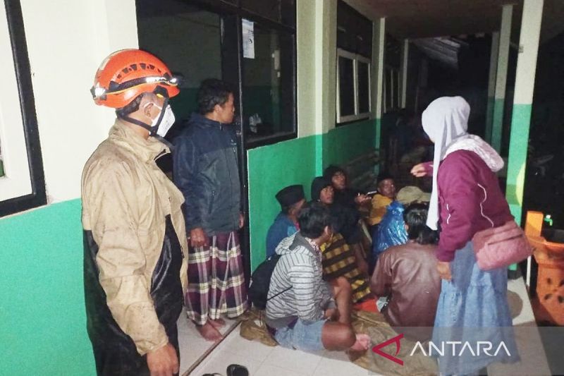 BNPB: 300 orang dievakuasi setelah Gunung Semeru meletus