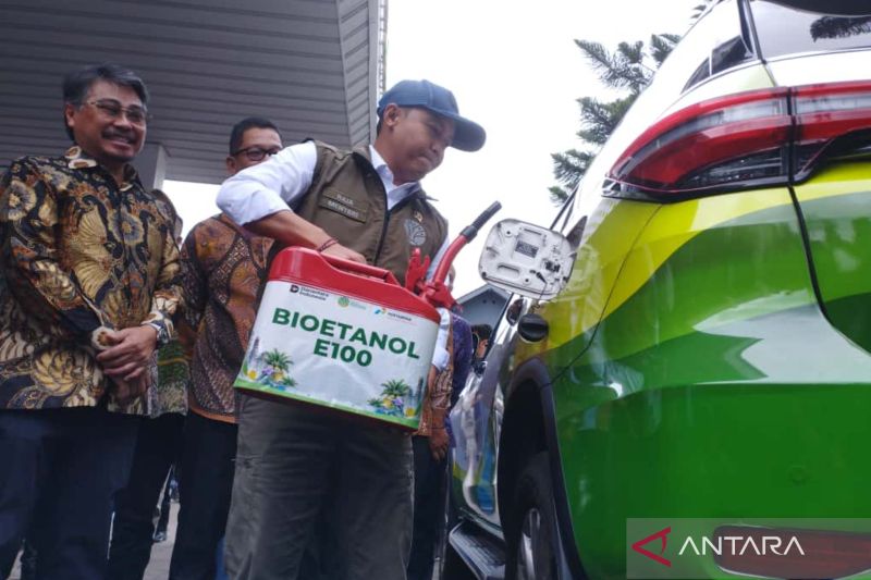 menhut-resmikan-proyek-bioetanol-berbasis-aren-di-kamojang-jabar