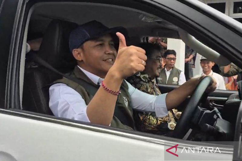 menhut-uji-coba-kendaraan-berbahan-bakar-bioetanol-dari-aren